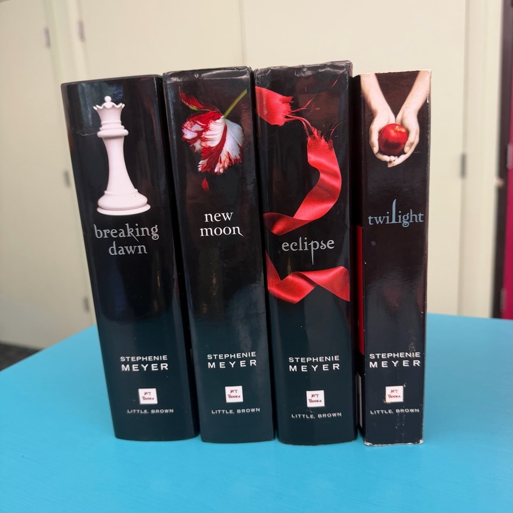Twilight Saga Book Set Stephenie Meyer 4 Books Bella Team Edward Jacob Novel - Picture 3 of 12